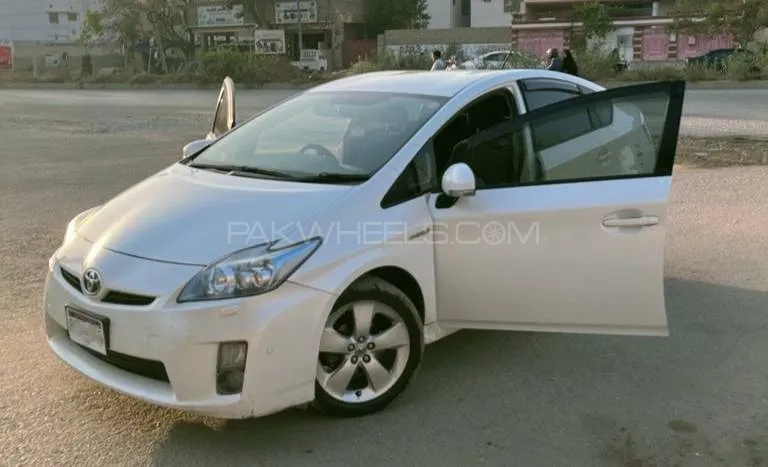 Toyota Prius 2011 for Sale in Karachi Image-1
