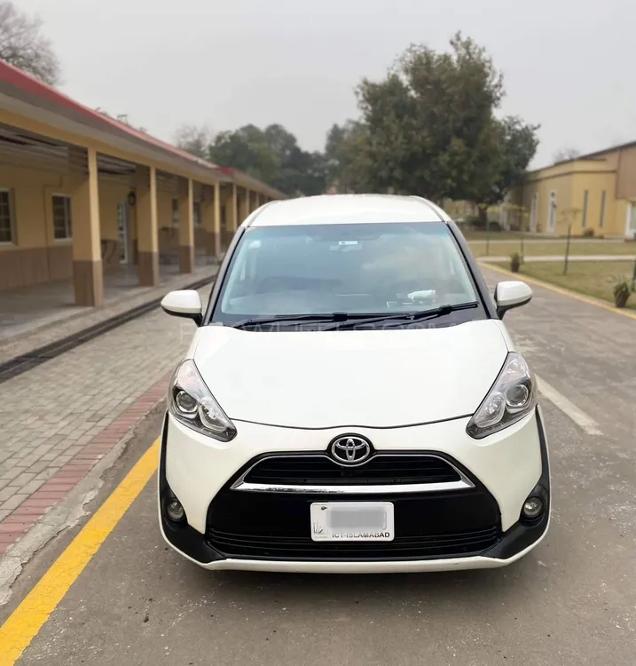 Toyota Sienta 2016 for Sale in Islamabad Image-1