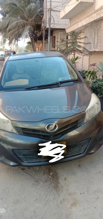 Toyota Vitz 2013 for Sale in Karachi Image-1