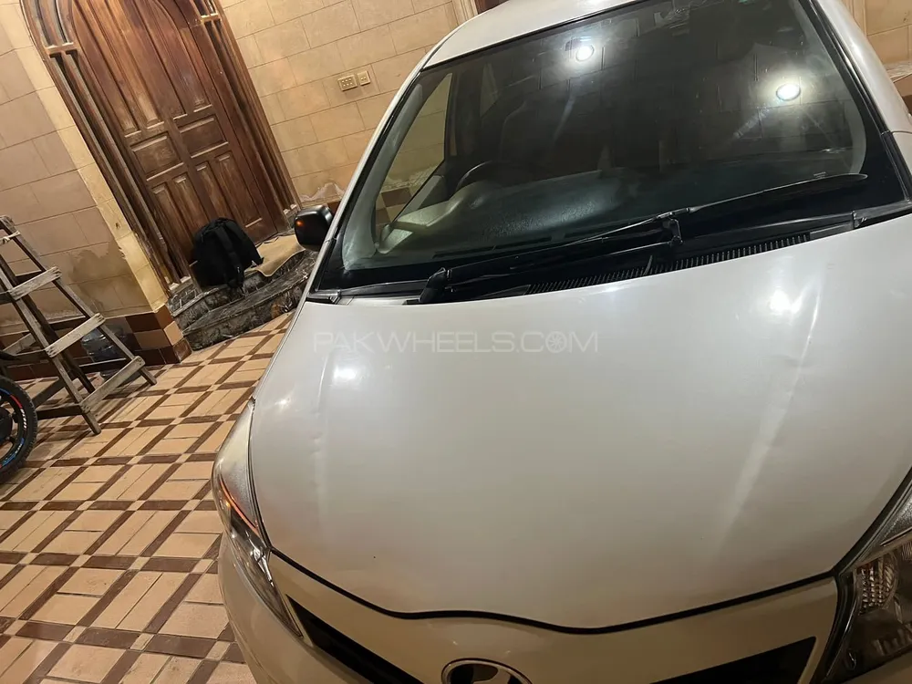 Toyota Vitz 2014 for Sale in Karachi Image-1