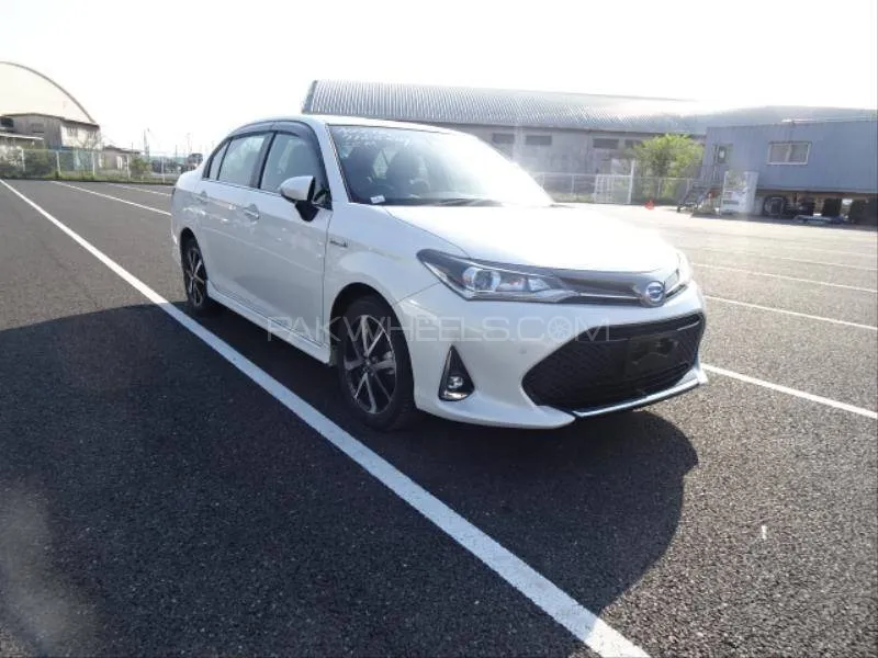 Toyota Corolla Axio 2018 for Sale in Islamabad Image-1