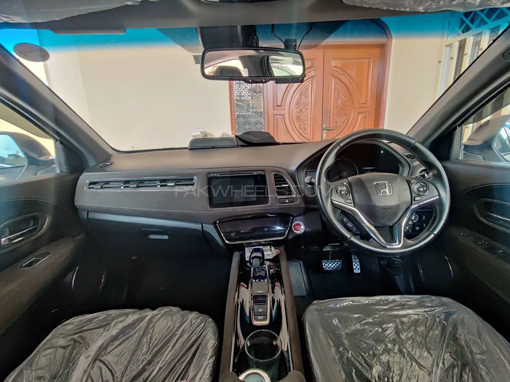 Honda Vezel 2016 for Sale in Karachi Image-1