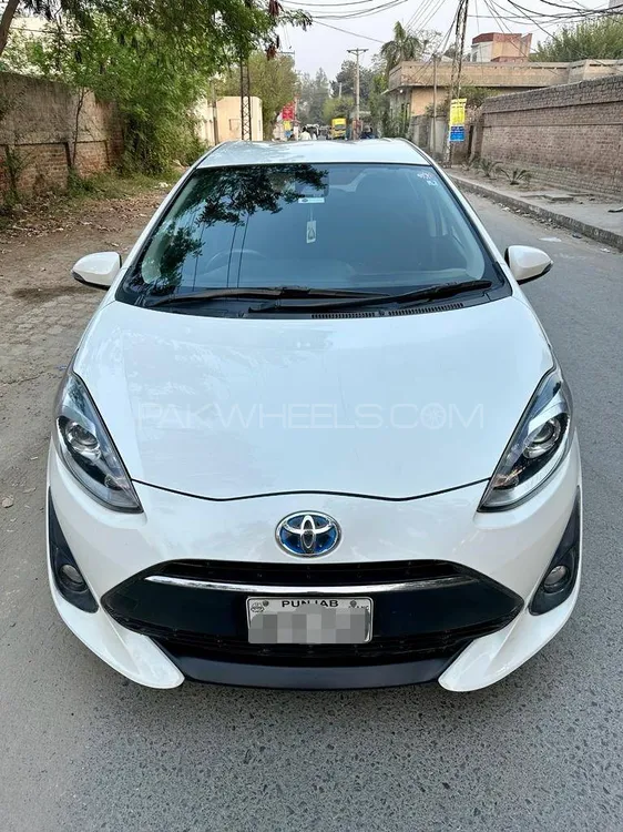 Toyota Aqua 2017 for Sale in Faisalabad Image-1
