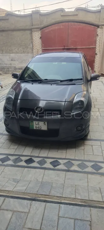 Toyota Vitz 2007 for Sale in Peshawar Image-1