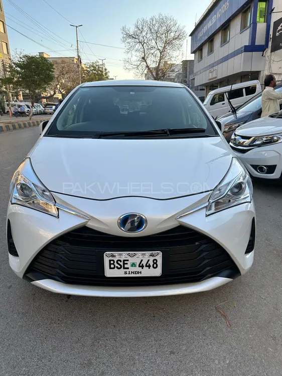 Toyota Vitz 2017 for Sale in Karachi Image-1