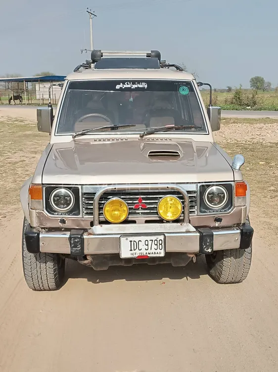 Mitsubishi Pajero 1990 for Sale in Kharian Image-1
