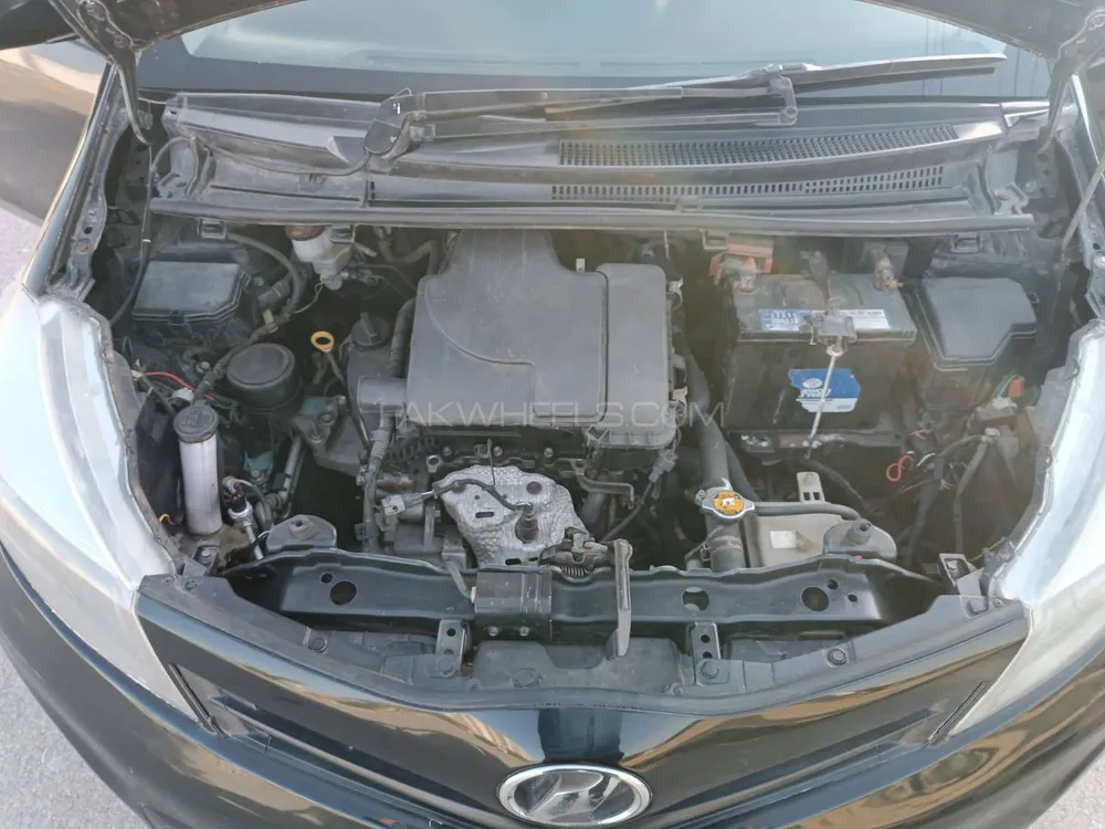 Toyota Vitz 2013 for Sale in Karachi Image-1