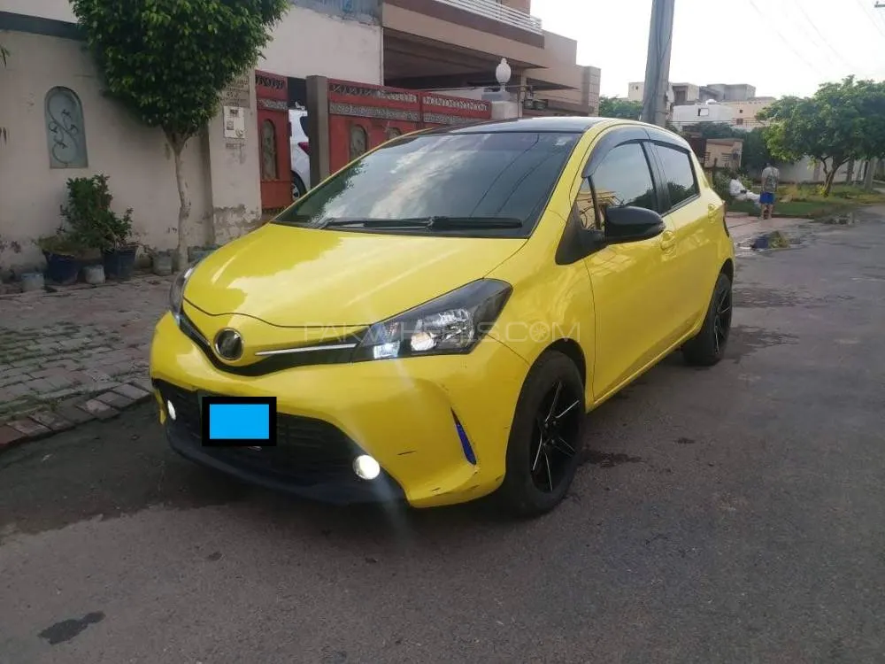 Toyota Vitz 2014 for Sale in Lahore Image-1