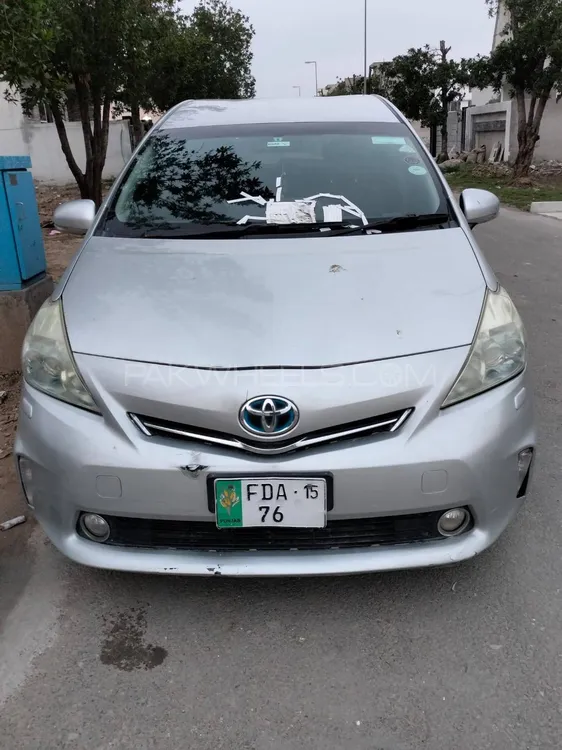 Toyota Prius Alpha 2015 for Sale in Faisalabad Image-1
