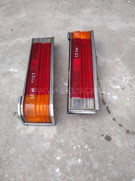 toyota crown lights Image-1