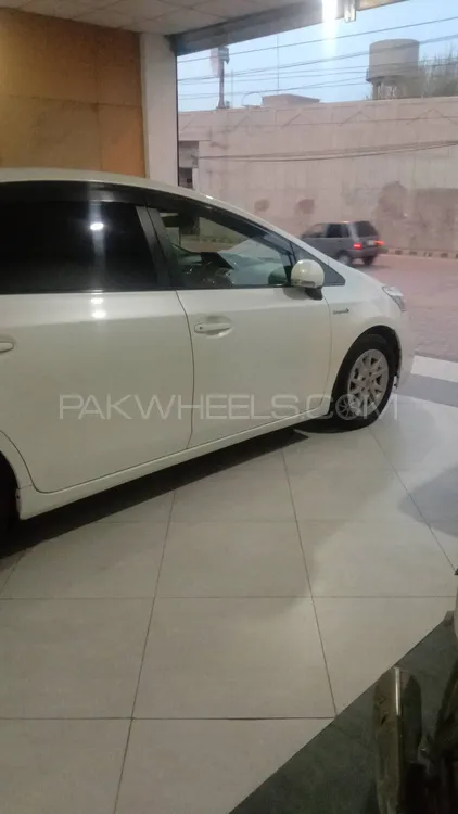Toyota Prius Alpha 2014 for Sale in Multan Image-1