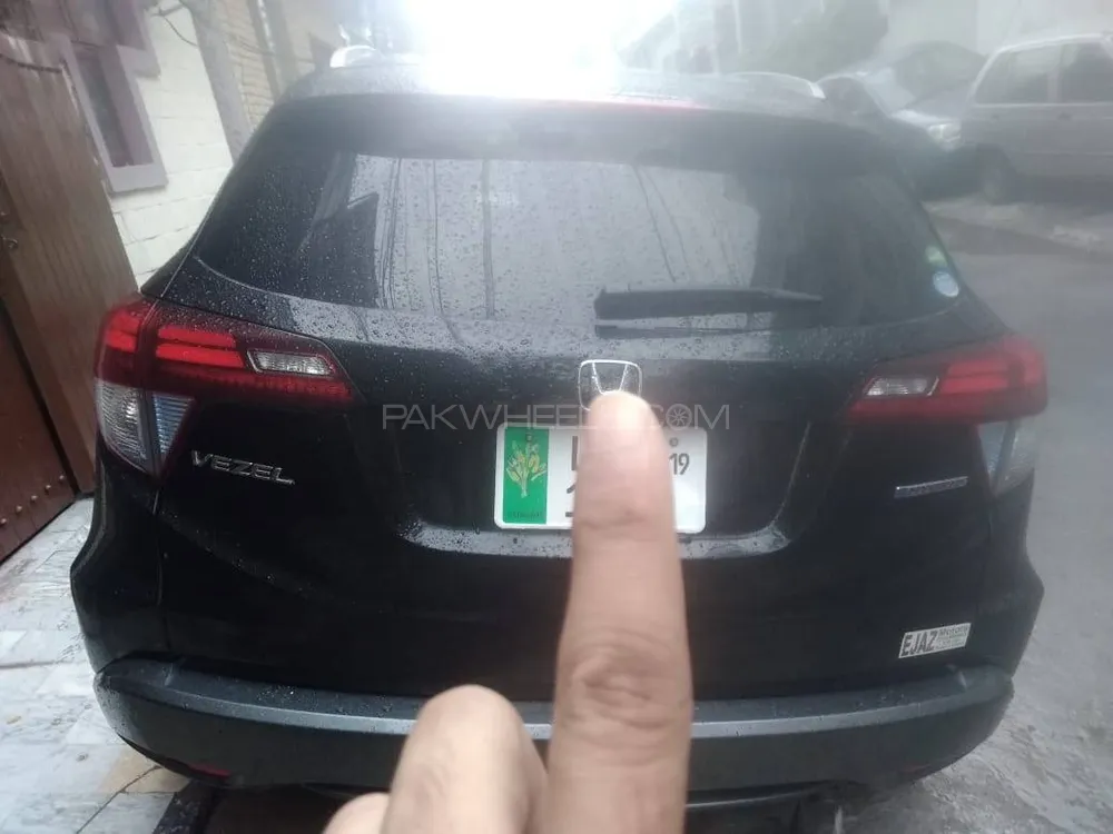 Honda Vezel 2014 for Sale in Lahore Image-1