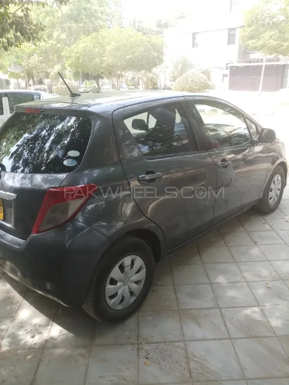 Toyota Vitz 2011 for Sale in Karachi Image-1