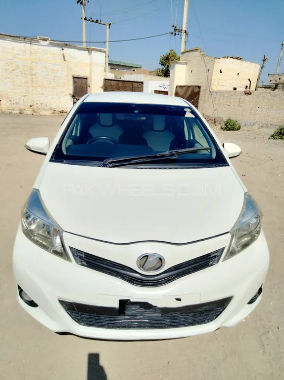 Toyota Vitz 2011 for Sale in Lakki marwat Image-1