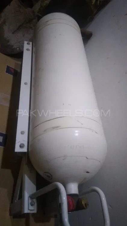 CNG CYLINDER WITH STAND Image-1
