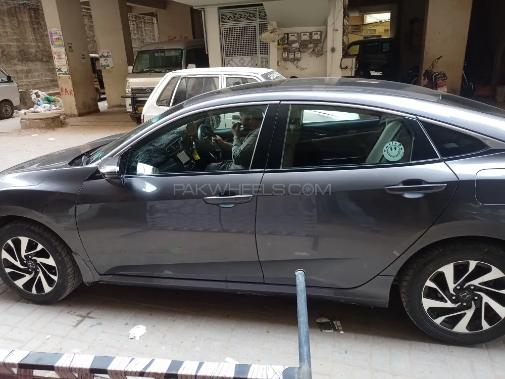 Honda Civic 2017 for Sale in Karachi Image-1