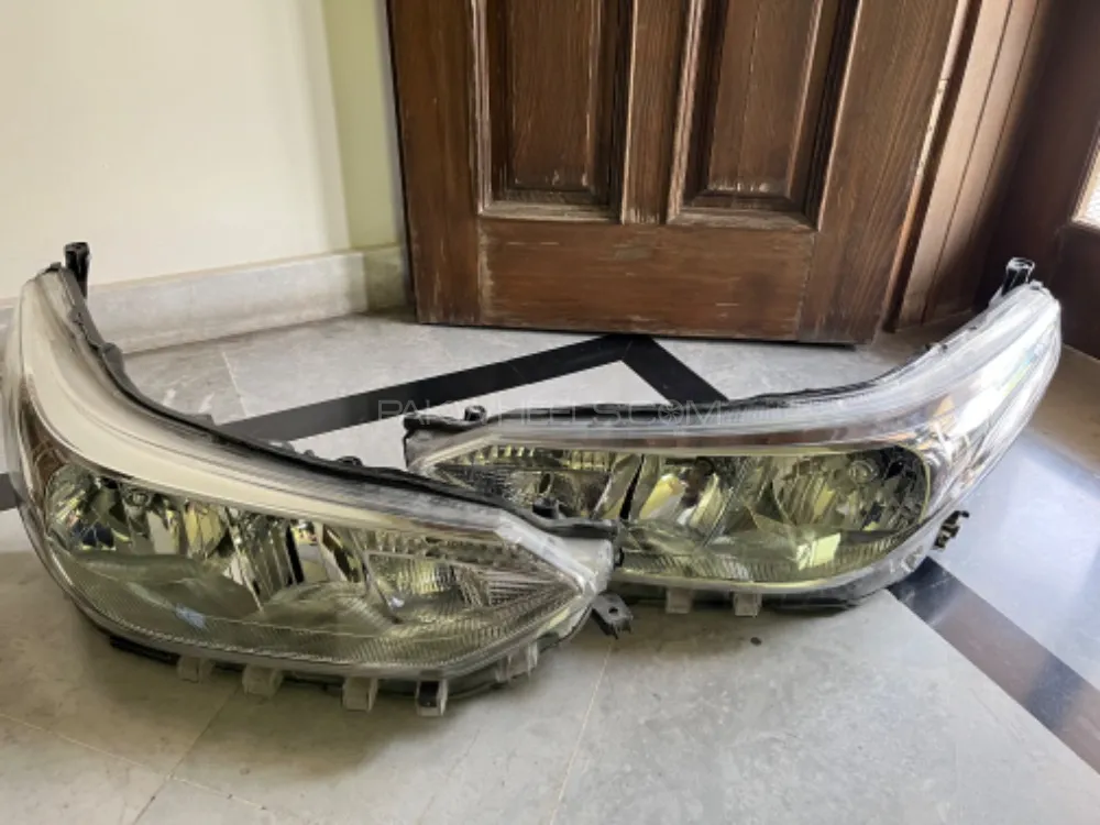 Yaris 10/10 genuine headlights Image-1