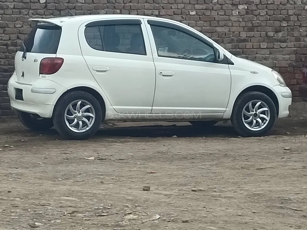 Toyota Vitz 2005 for Sale in Peshawar Image-1