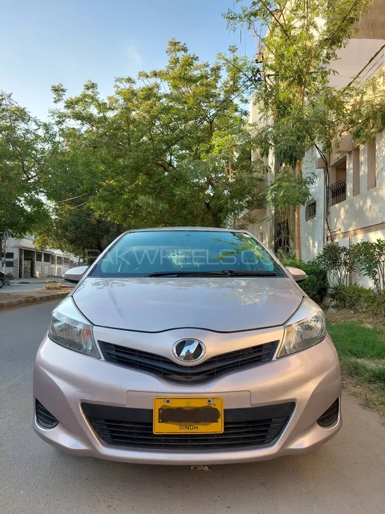 Toyota Vitz 2012 for Sale in Karachi Image-1