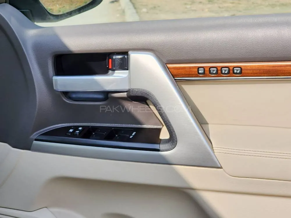 Toyota Land Cruiser 2017 for Sale in Lahore Image-1