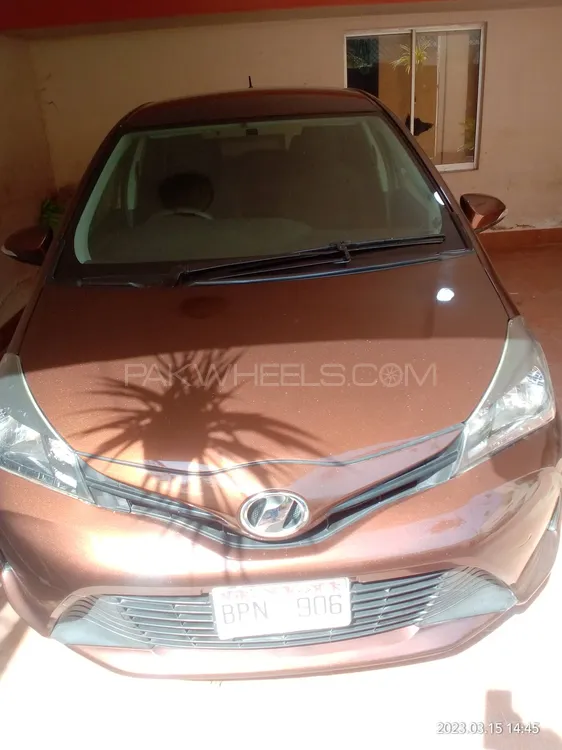Toyota Vitz 2015 for Sale in Karachi Image-1