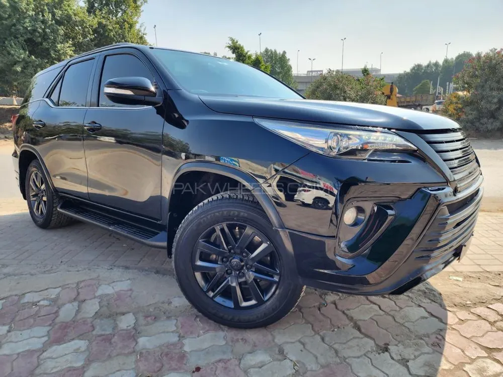 Toyota Fortuner 2017 for Sale in Lahore Image-1