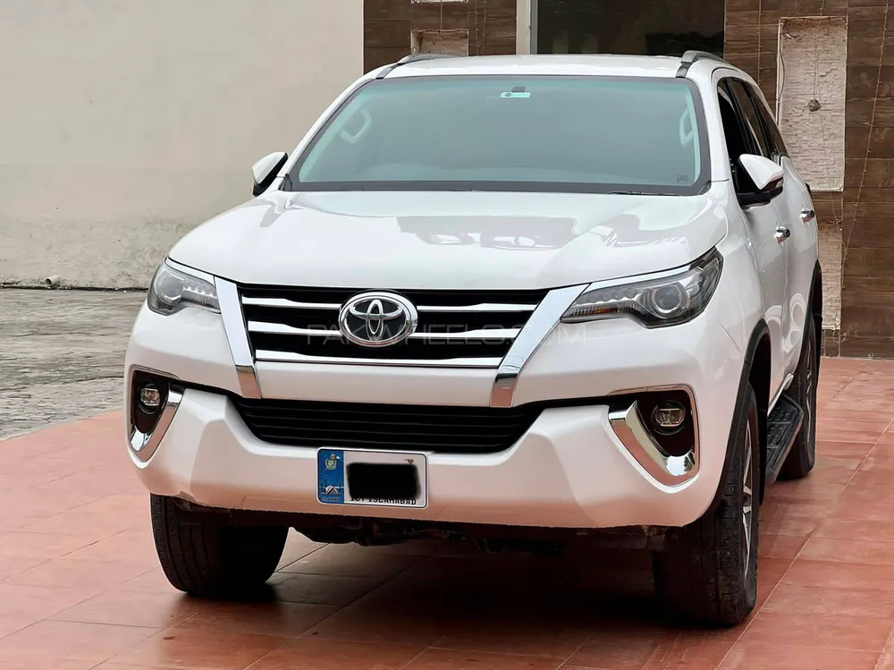 Toyota Fortuner 2017 for Sale in Lahore Image-1