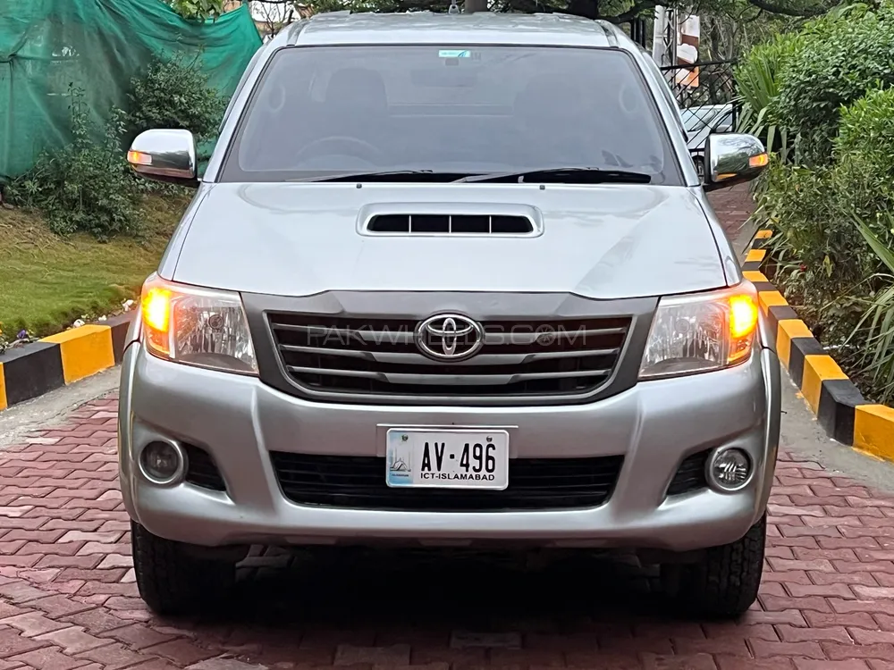 Toyota Hilux 2013 for Sale in Islamabad Image-1