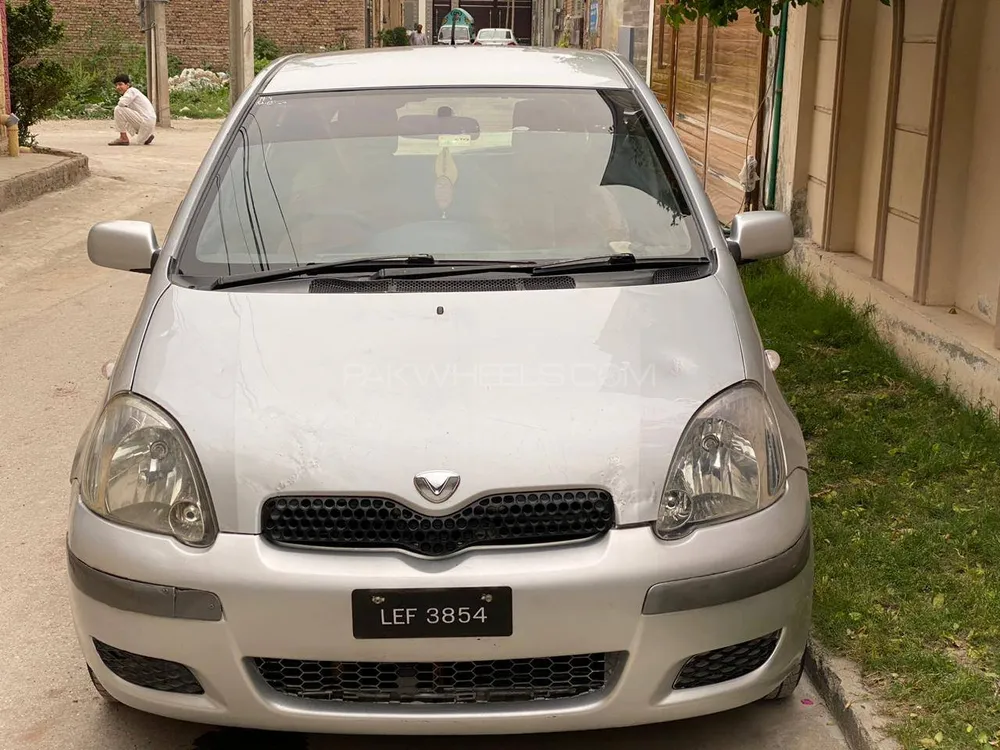 Toyota Vitz 2004 for Sale in Peshawar Image-1