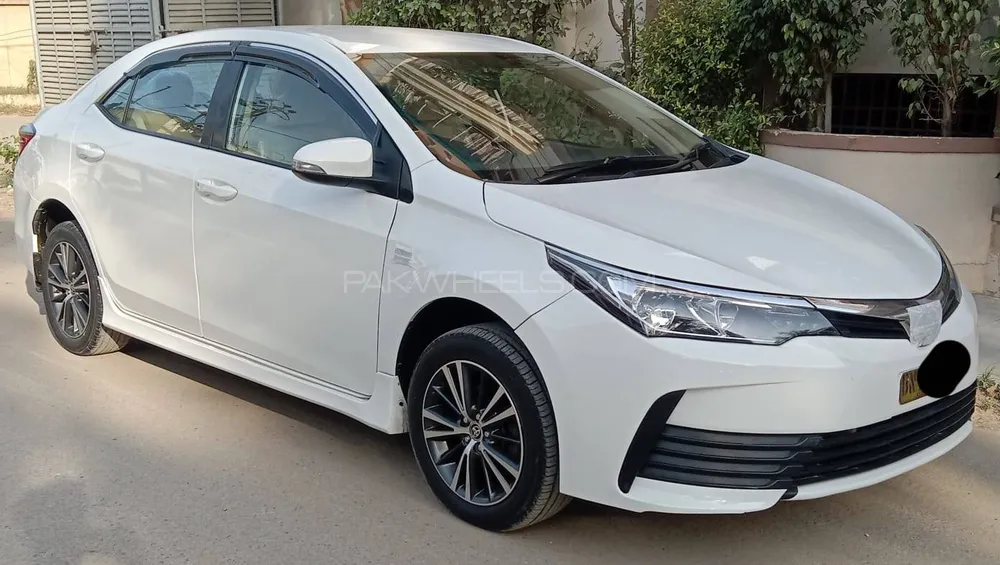 Toyota Corolla 2018 for Sale in Karachi Image-1