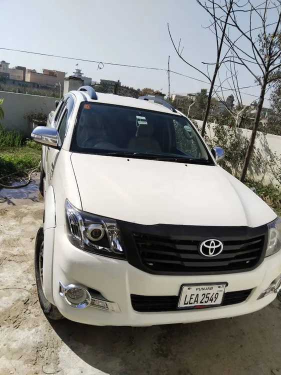 Toyota Hilux 2015 for Sale in Sialkot Image-1