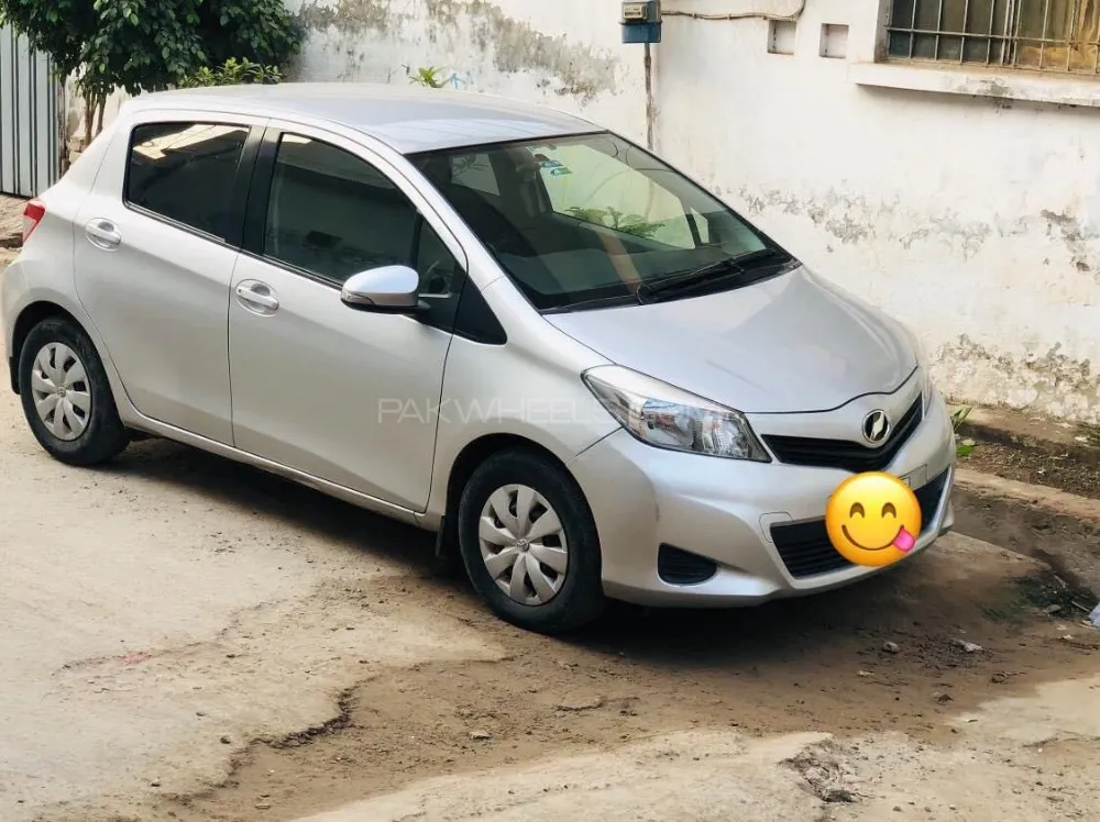 Toyota Vitz 2013 for Sale in Faisalabad Image-1