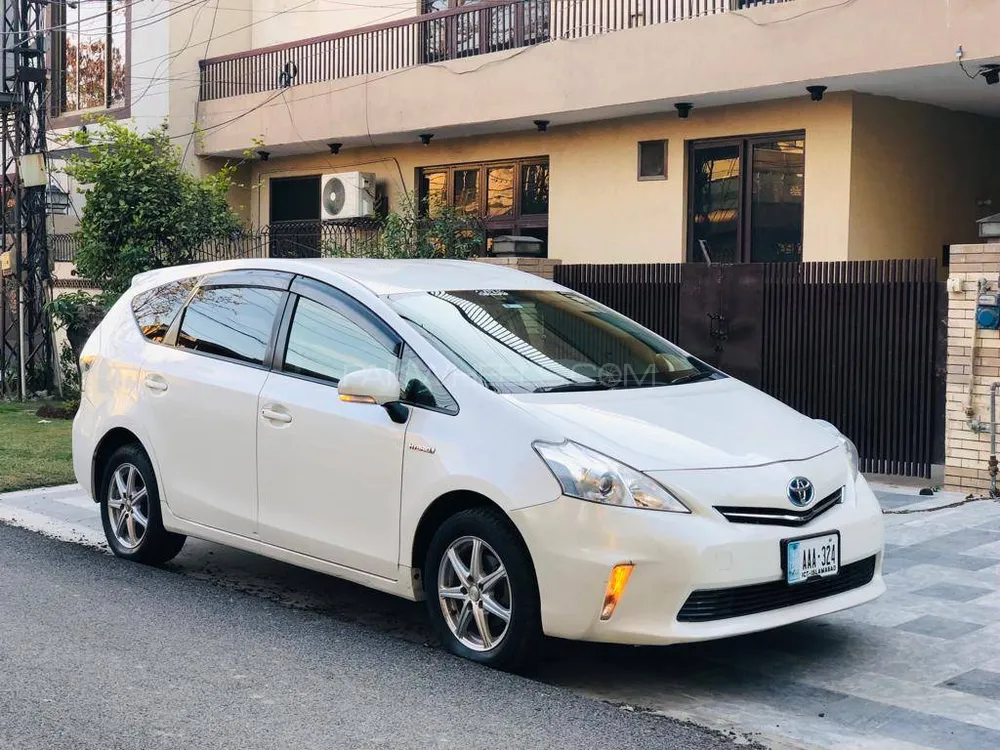 Toyota Prius Alpha 2012 for Sale in Lahore Image-1