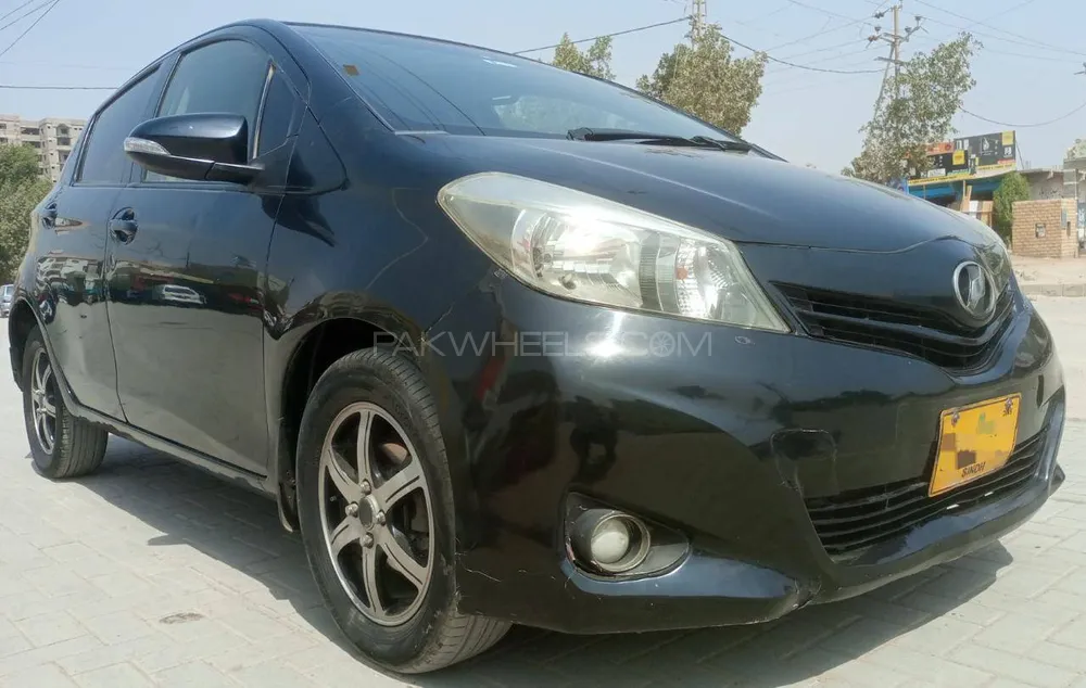 Toyota Vitz 2012 for Sale in Karachi Image-1