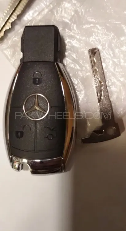 original mercedes benz C-class remote with key available for sell  Image-1