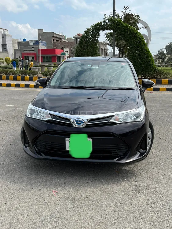 Toyota Corolla Axio 2018 for Sale in Kasur Image-1
