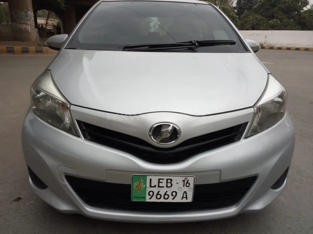 Toyota Vitz 2013 for Sale in Multan Image-1