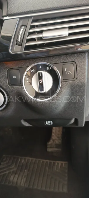 Mercedes Benz E Class 2010 for Sale in Peshawar Image-1