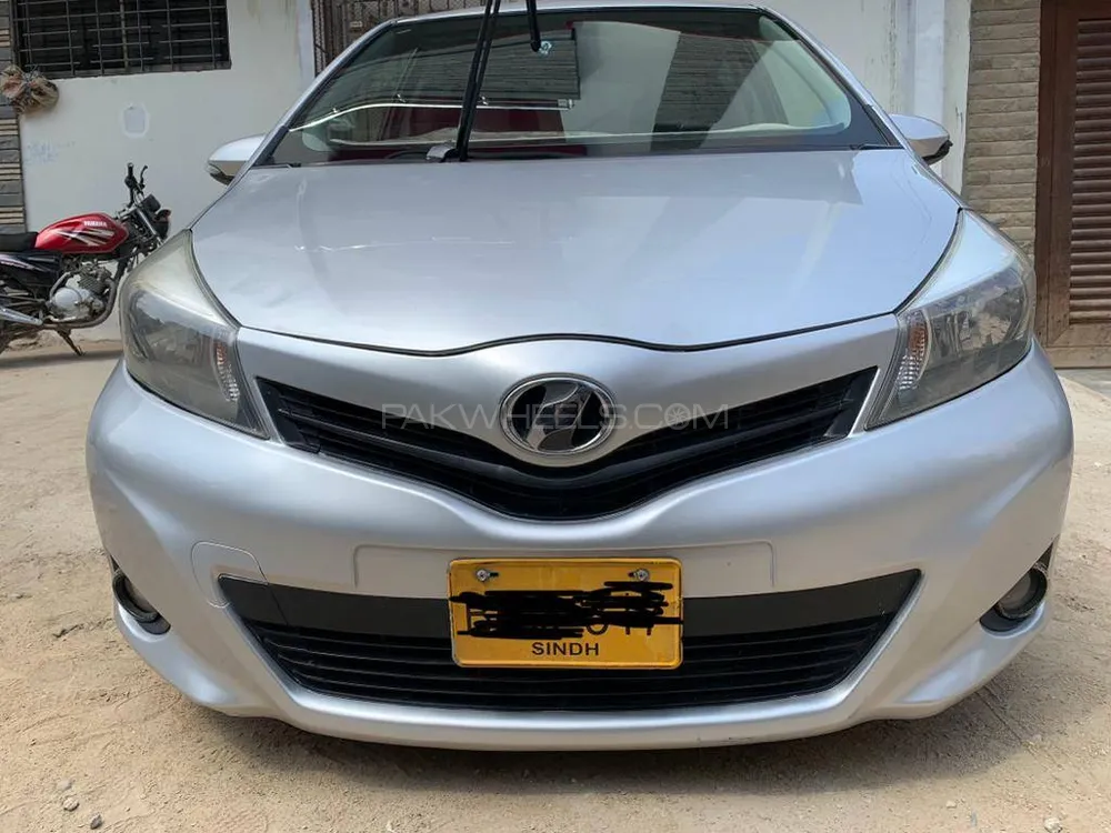 Toyota Vitz 2014 for Sale in Karachi Image-1