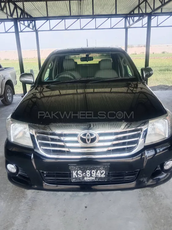 Toyota Hilux 2013 for Sale in Attock Image-1