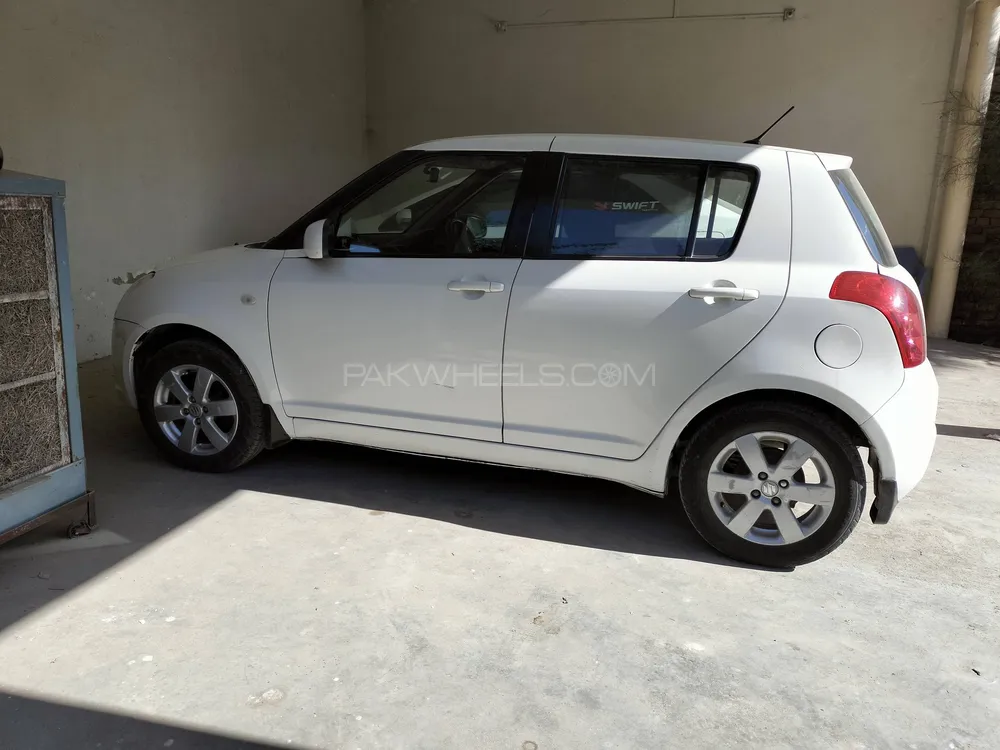 Suzuki Swift 2015 for Sale in Nowshera Image-1