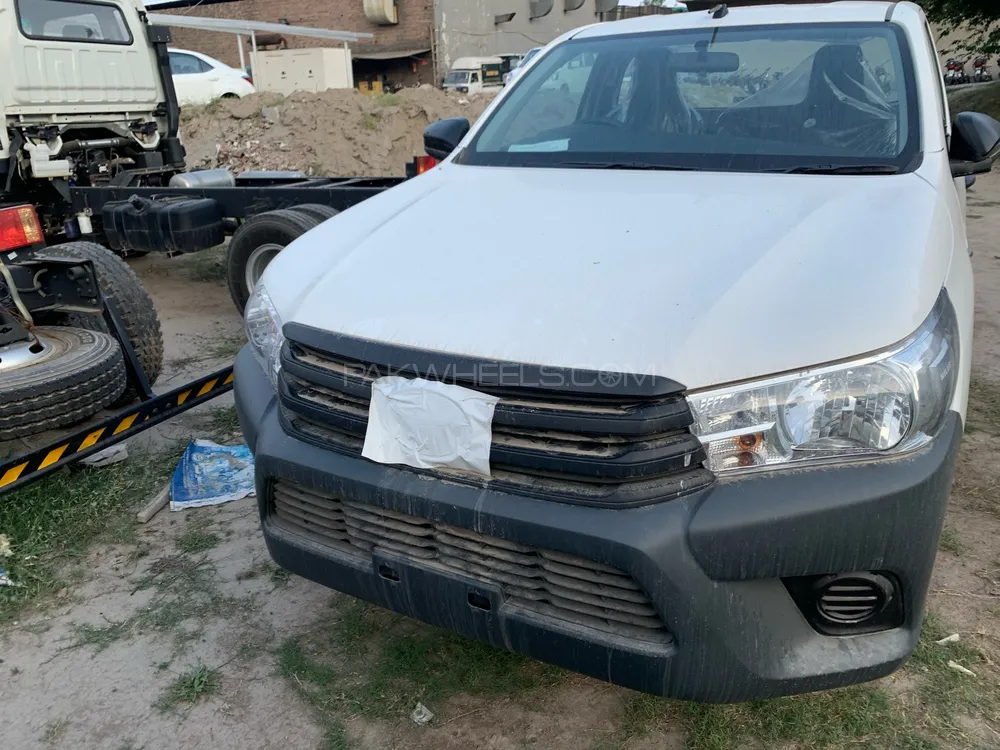 Toyota Hilux 2023 for Sale in Faisalabad Image-1