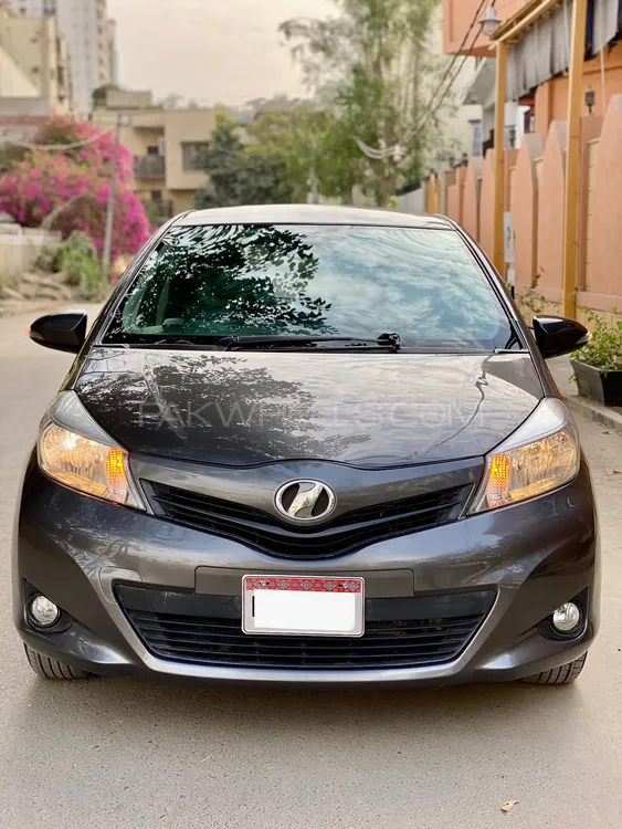 Toyota Vitz 2014 for Sale in Karachi Image-1