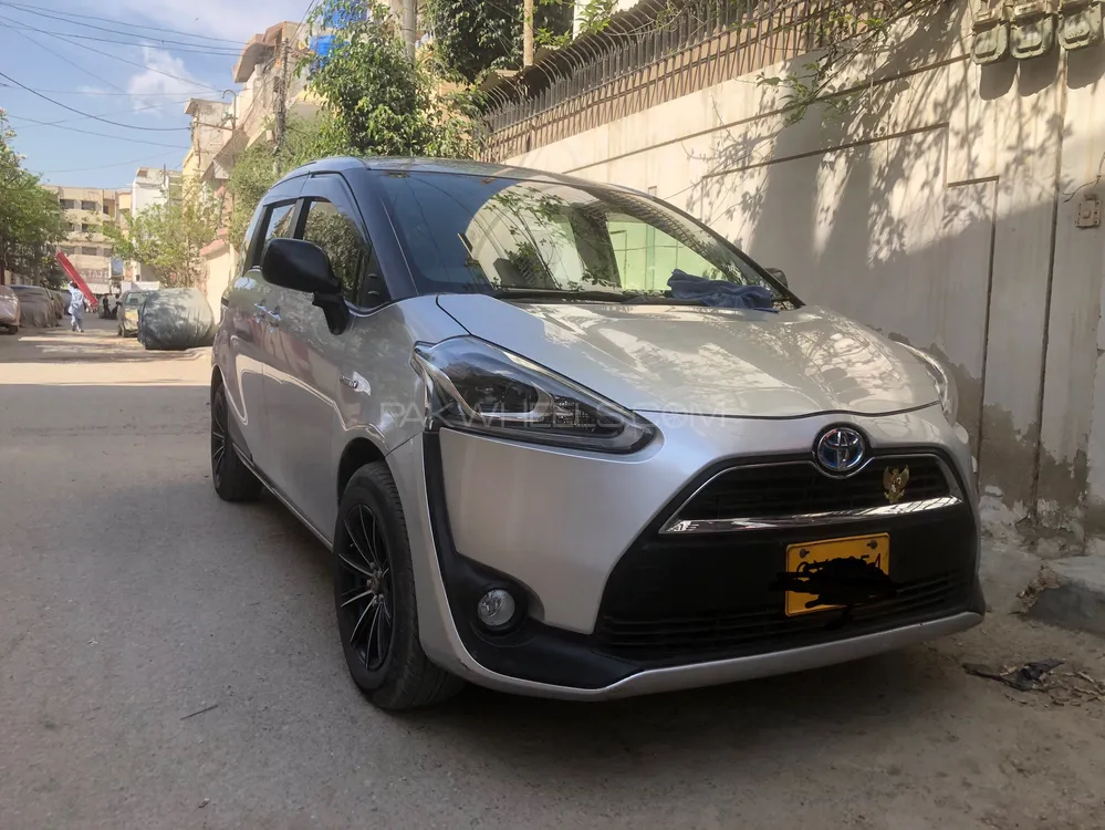 Toyota Sienta 2015 for Sale in Karachi Image-1