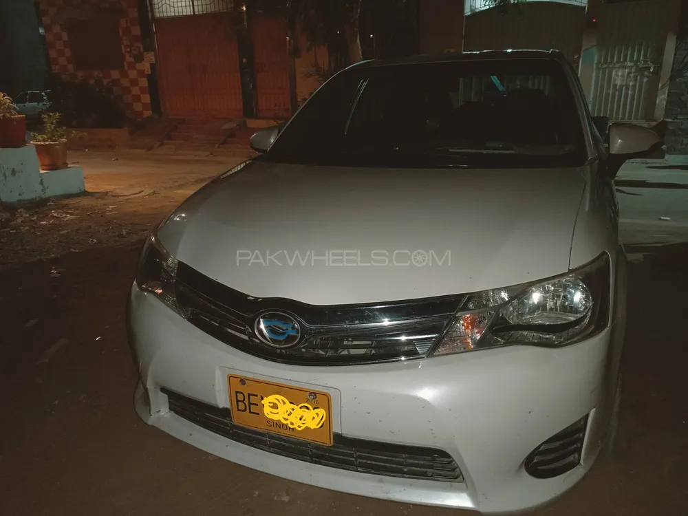 Toyota Corolla Axio 2013 for Sale in Karachi Image-1