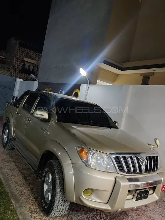 Toyota Hilux 2010 for Sale in Peshawar Image-1