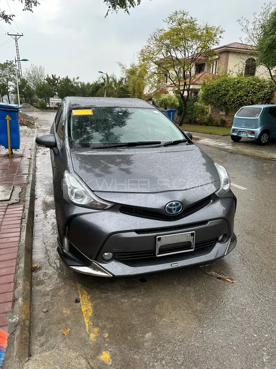 Toyota Prius Alpha 2017 for Sale in Rawalpindi Image-1