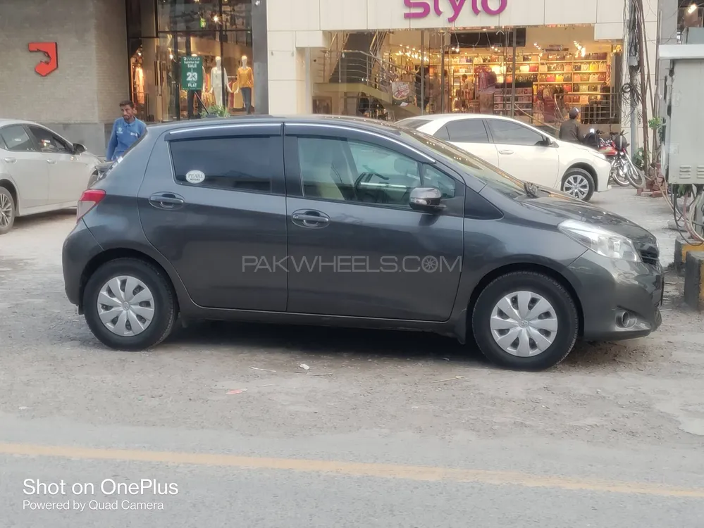 Toyota Vitz 2015 for Sale in Lahore Image-1