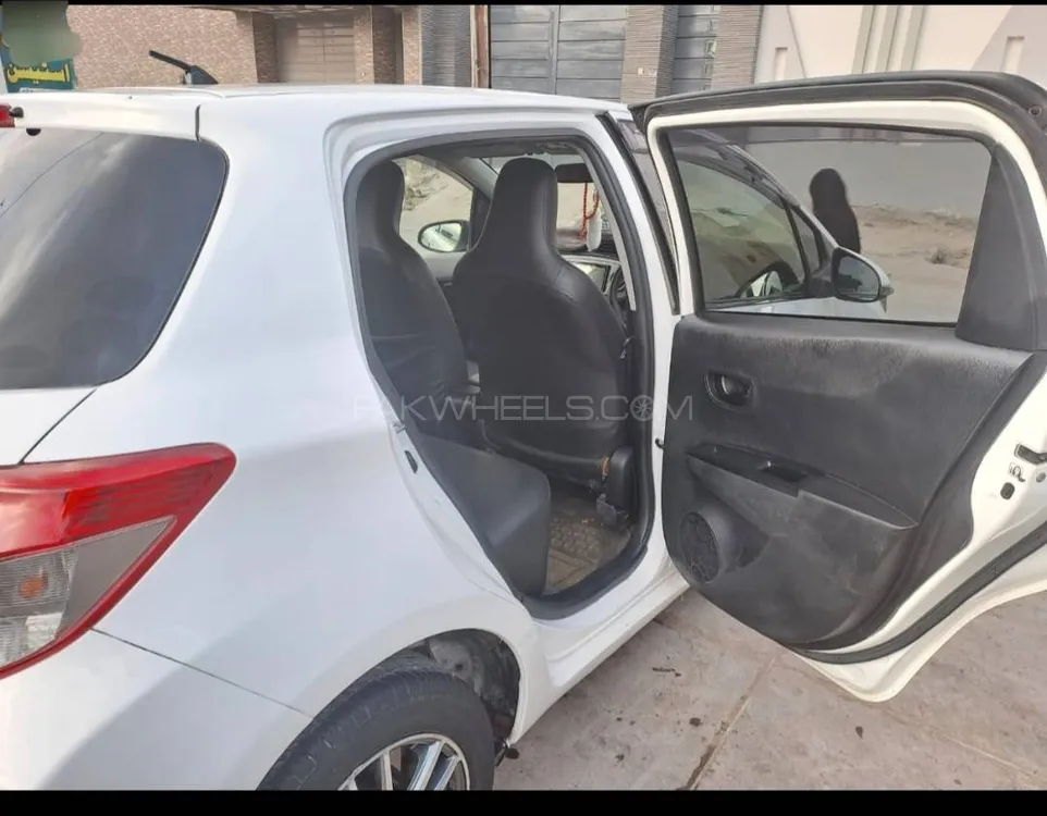 Toyota Vitz 2013 for Sale in Quetta Image-1