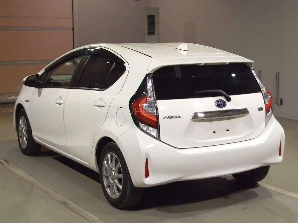 Toyota Aqua 2018 for Sale in Peshawar Image-1